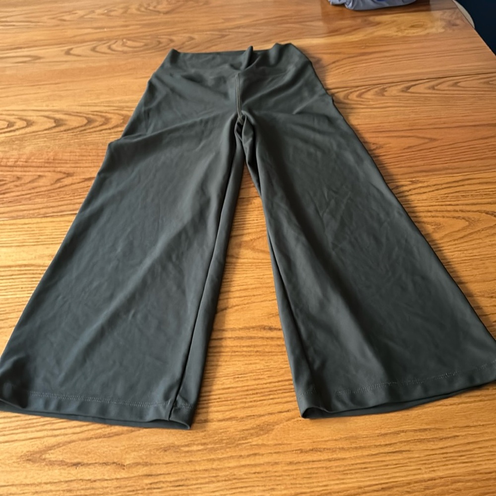 Five dancewear. Army green Capri leggings. Size medium.
